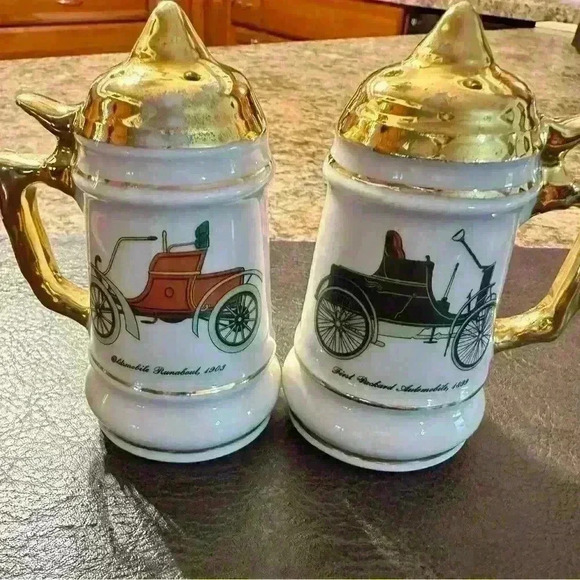 VINTAGE Salt and Pepper Shakers Henry Ford Museum 1899 Packard 1903 Oldsmobile - Picture 1 of 10